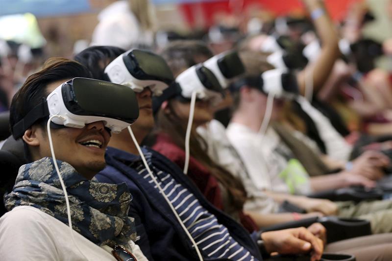 Amantes de la realidad virtual llenan Gamescom alemana, meca del videojuego