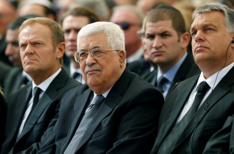 Netanyahu y Abás se estrechan manos en funeral de Peres