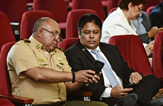 Varela echó para atrás las jubilaciones «jugosas» de policías