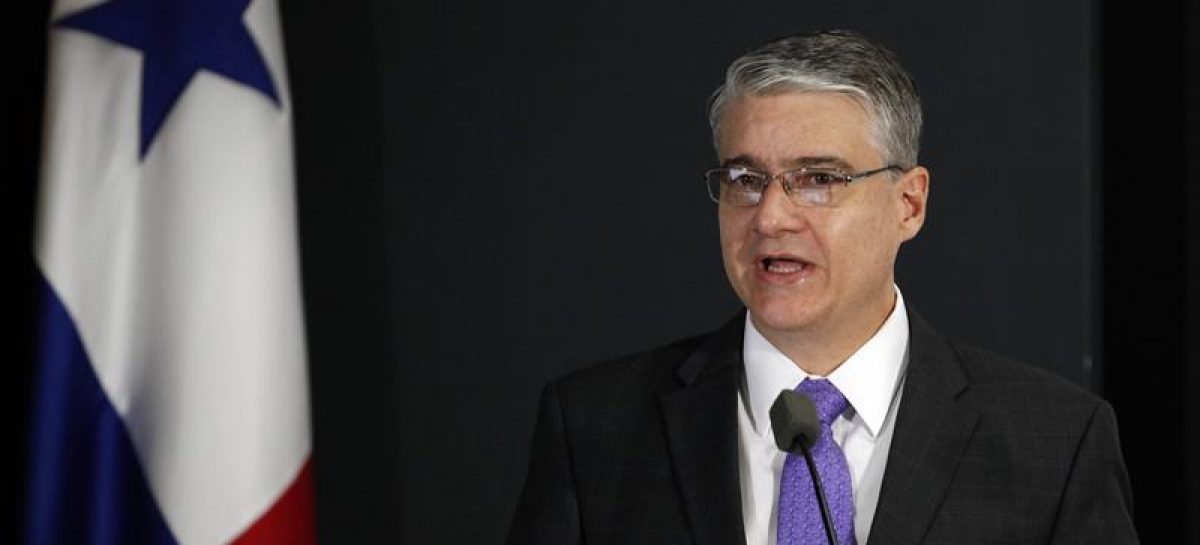 Ministro de Economía aseguró que Panamá trabaja «muy fuerte» para limpiar su imagen