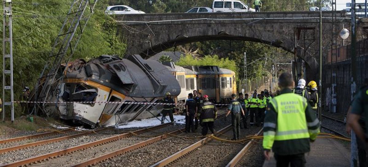 Cuatro muertos al descarrilar un tren portugués en el noroeste de España
