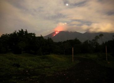 Volcán de Fuego en Guatemala emitió un río de lava