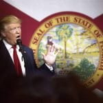 Trump niega denuncias de mujeres y dice que es un ataque de Clinton