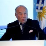 Panamá condecoró al presidente de CAF por su aporte con el país