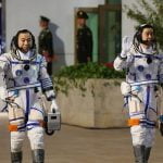 China lanzó al espacio su misión tripulada más larga