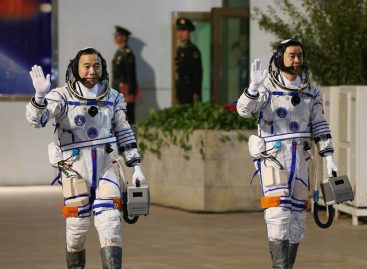 China lanzó al espacio su misión tripulada más larga