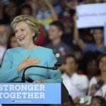 Clinton tendrá un respiro en concierto latino con Jennifer López