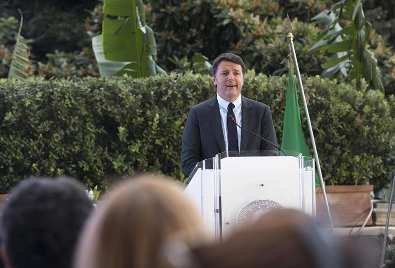 Renzi a los damnificados por el terremoto: Reconstruiremos todo