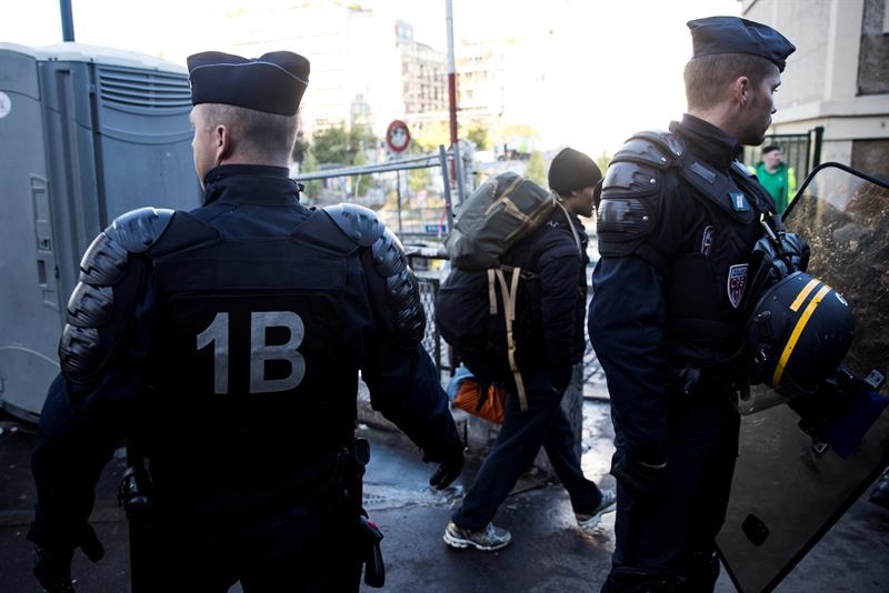 Policía francesa identificó a cientos de inmigrantes