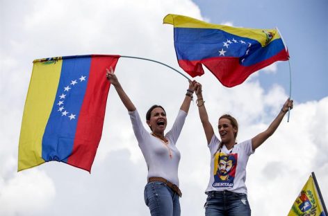 Venezolanos exiliados rechazaron diálogos entre oposición y Gobierno