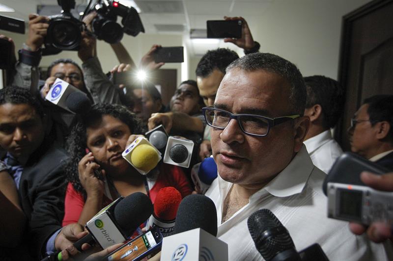 Vincularon con malversación al expresidente salvadoreño Funes