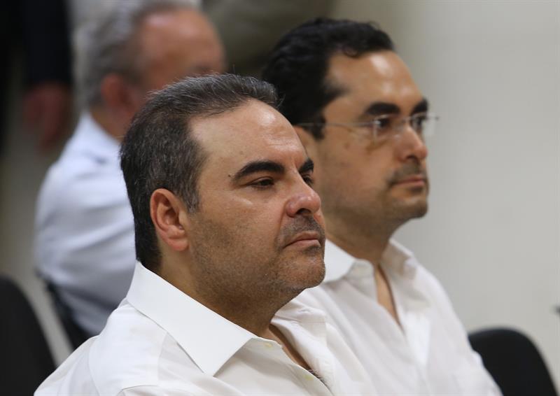 Expresidente salvadoreño fue detenido y espera audiencia