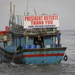 Duterte repatrió a 17 pescadores vietnamitas en nueva etapa de distensión