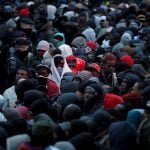 Policía francesa evacuó campamento de inmigrantes