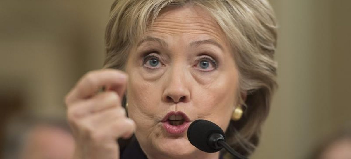 FBI mantuvo decisión de no procesar a Clinton tras revisar correos