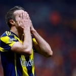 Robin Van Persie sufrió un codazo y podría perder su ojo izquierdo