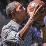 Obama cumplió con tradicional partido de baloncesto en jornada electoral