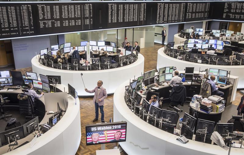 Bolsas europeas mantienen la calma un día después de la victoria de Trump