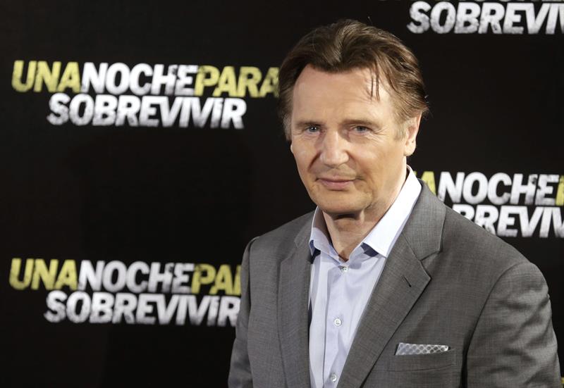 El actor Liam Neeson visitó a refugiados sirios en Jordania