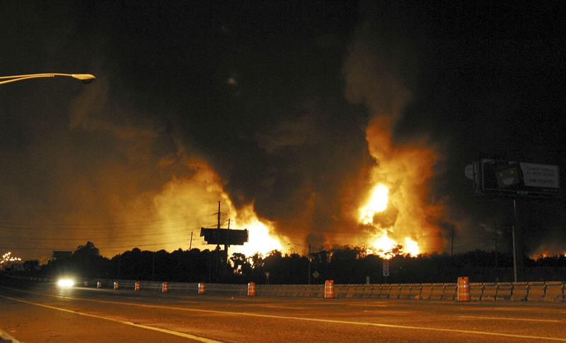 Incendio en Colón consumió caserones donde vivían 66 personas