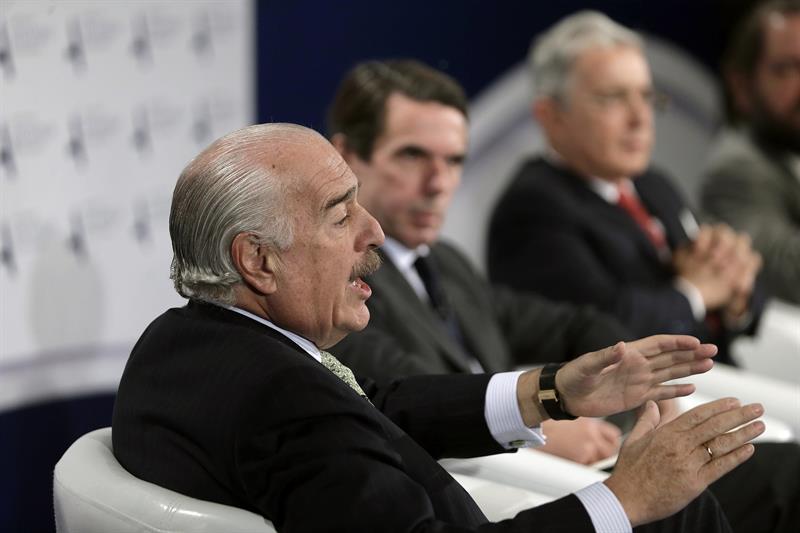 Pastrana insiste en revisar la entrada de las FARC en política