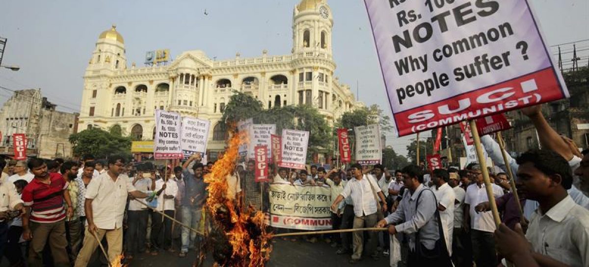 2 mil personas se manifestaron en India contra la retirada de billetes