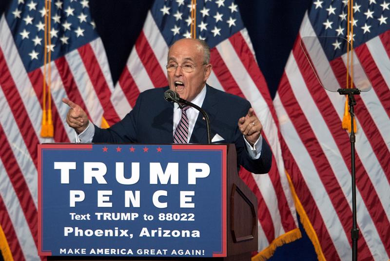 Giuliani y Bolton, favoritos a dirigir la diplomacia de Estados Unidos