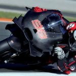 Lorenzo se estrenó con Ducati con vestimenta y moto del mismo color