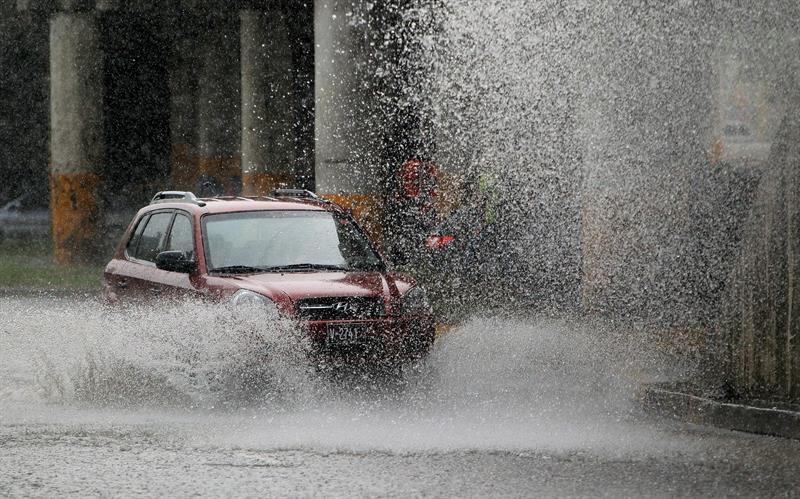 Al menos 82 afectados y desvío de aviones por mal tiempo en Panamá