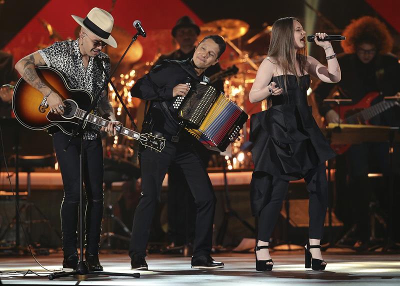 Artistas de latinos apelaron a la unión y resistencia ante Trump