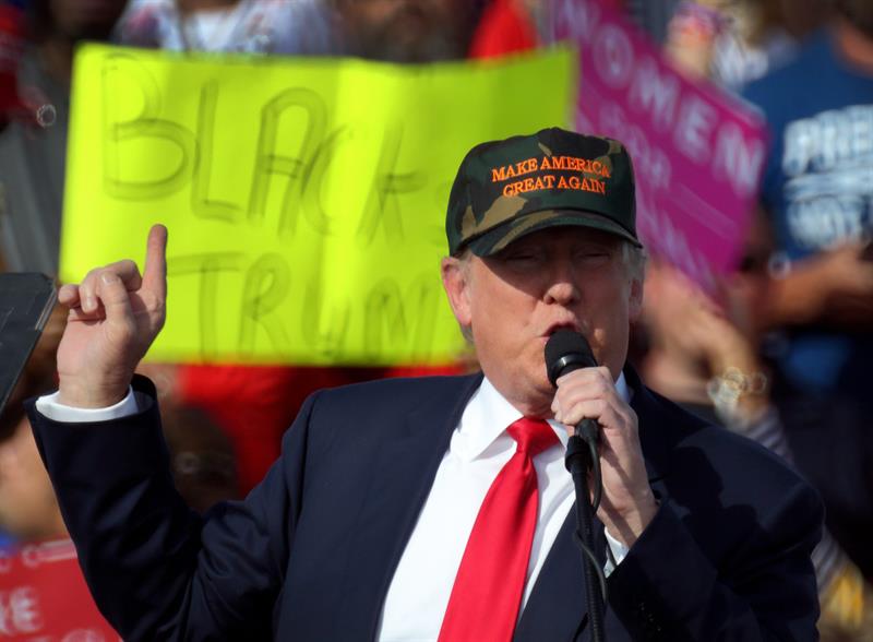 Trump atacó a The New York Times y a las principales televisoras