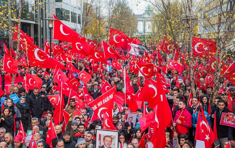 Erdogan amenaza a la UE con abrir fronteras a los refugiados