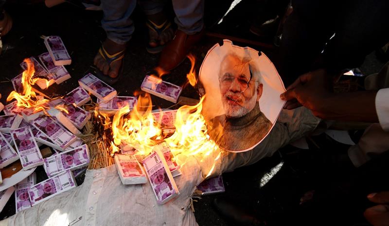 Oposición protesta en India contra la decisión monetaria de Modi