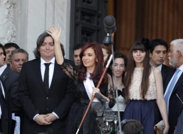Juez procesó a Cristina Fernández por lavado y prohibió su salida de Argentina