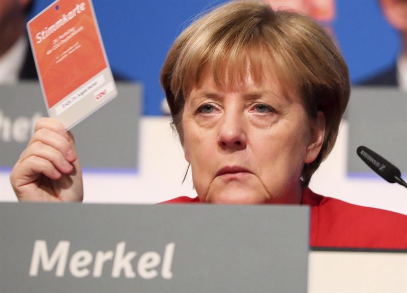 Merkel llamó a América Latina a cooperar para lograr solución pacífica en Venezuela