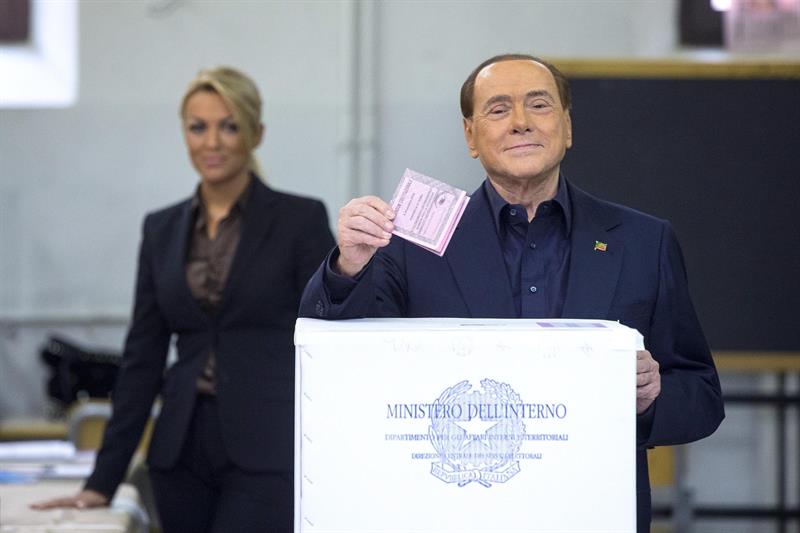 Berlusconi se sometió a controles médicos tras campaña del referendo