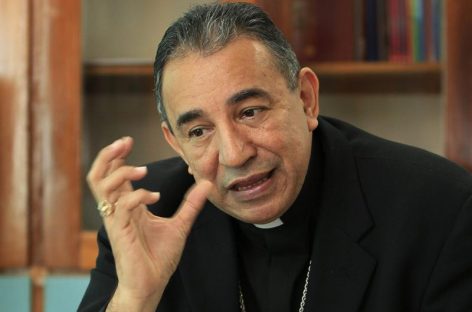 Arzobispo de Panamá rechaza imposición de matrimonios igualitarios
