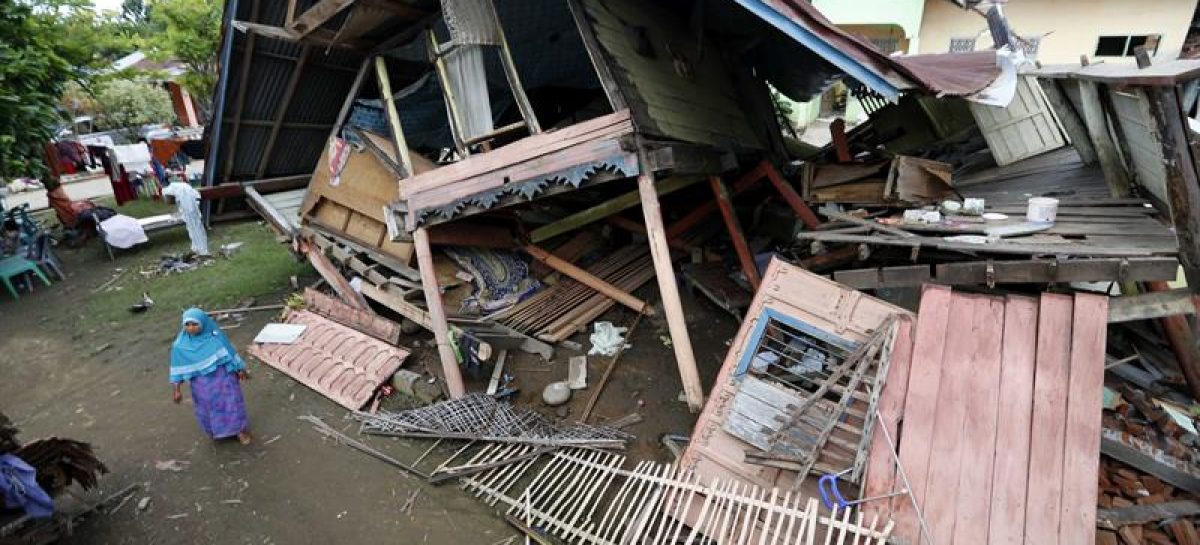 Las autoridades elevaron a 84 mil desplazados en Indonesia por terremoto