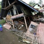 Las autoridades elevaron a 84 mil desplazados en Indonesia por terremoto