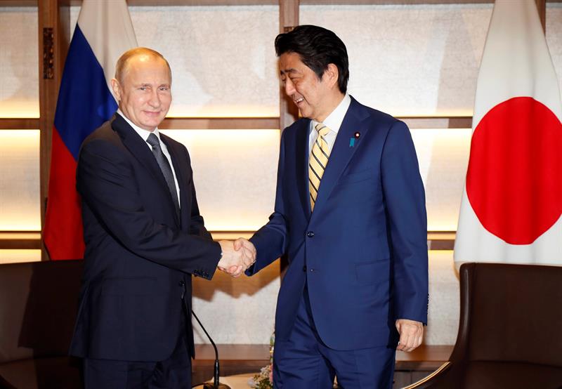 Putin llegó a Japón para cumbre con Abe con casi tres horas de retraso
