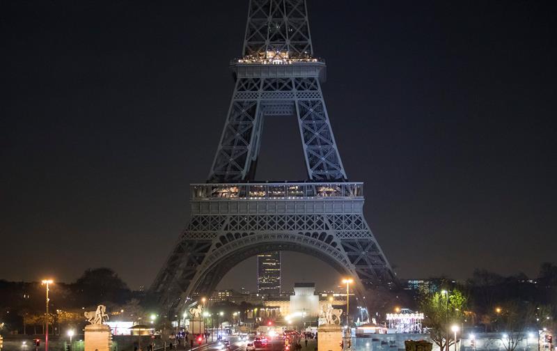 La torre Eiffel sigue cerrada, por tercer día consecutivo, por huelga