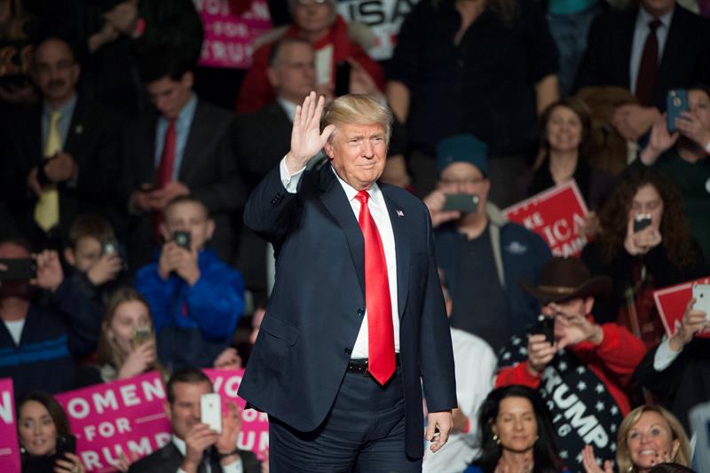 Trump estudia el trazado para el futuro muro fronterizo con México