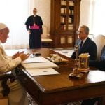 Santos instó a Uribe ante el Papa a colaborar e implementar acuerdos