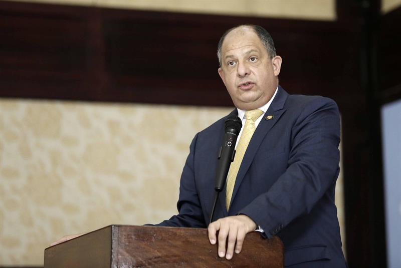 Solís defiende «éxitos» de su Gobierno y es optimista frente al plan fiscal