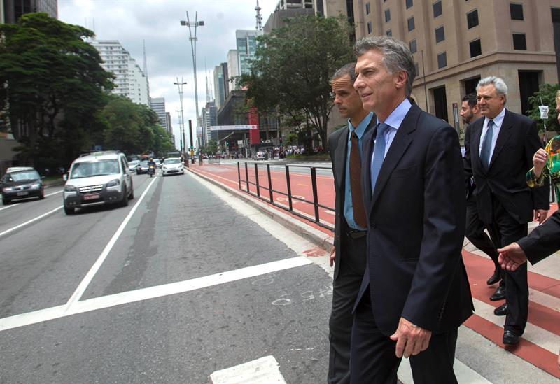 Macri salió ileso de un lanzamiento de piedras contra su vehículo