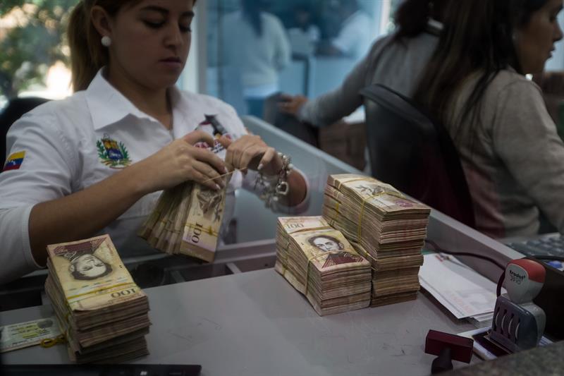 Maduro extiendió hasta el 20 de enero vigencia del billete de 100 bolívares