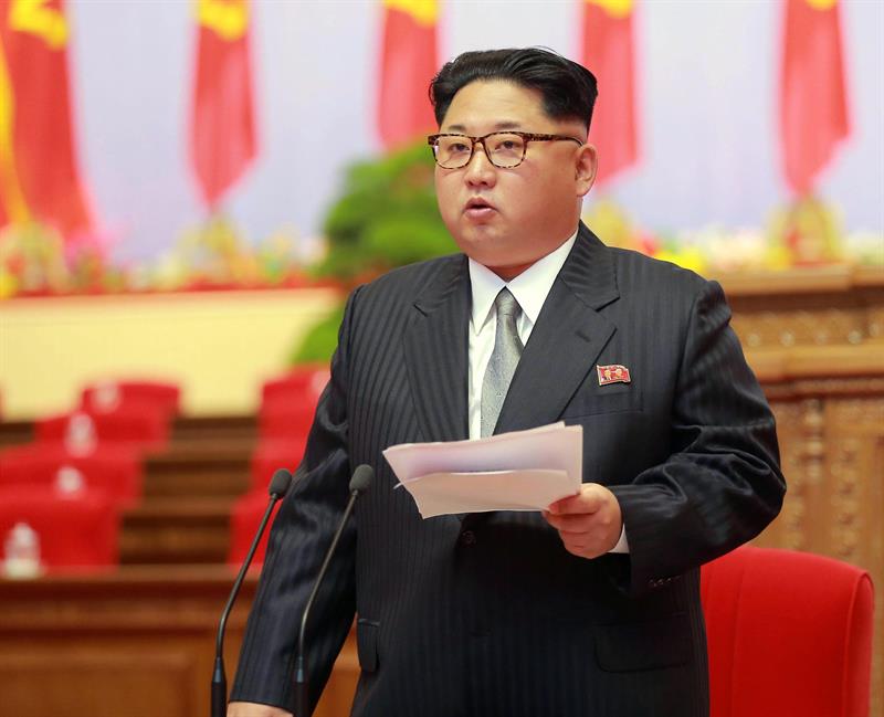Kim dice que Pyongyang está casi listo para lanzar misil de largo alcance