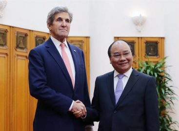 Kerry inició en Vietnam su última gira como secretario de Estado