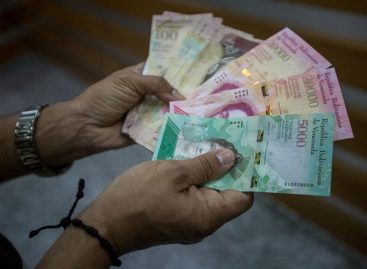 Unos cuantos billetes en la calle calman la ansiedad de los venezolanos