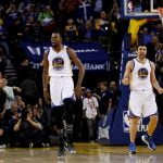 Los Warriors con su trío de lujo dieron una lección a los campeones